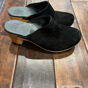 Womens size 8 black suede UGG clogs